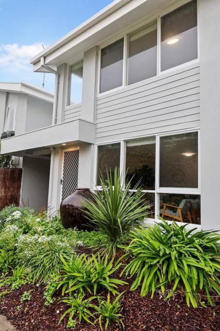 Seaside On The Parade- Sleeps 4, 2 Bathroom, Aircon, Walk To Shops! 11Am Check Out Ocean Grove Exterior photo